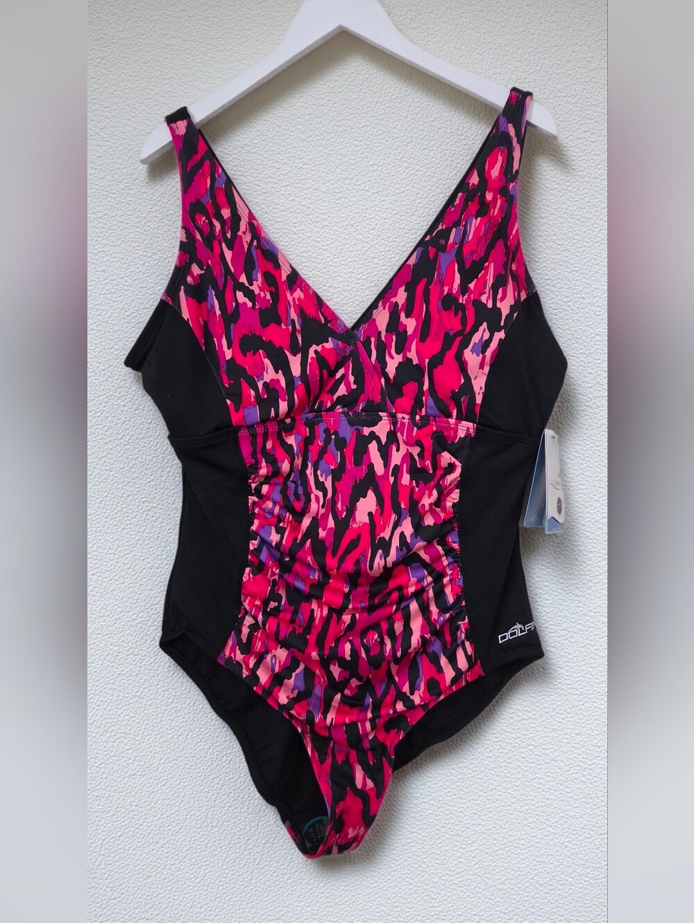 Dolfin Aquashape St. Lucia Vibrant Pink Abstract One-Piece Swimsuit Size 22